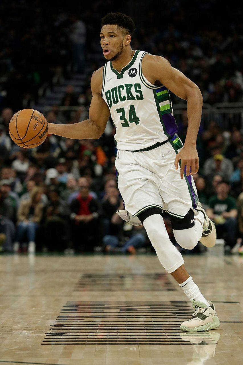 开云-浓眉哥连续三场比赛得分超过锐不可当，雄鹿不断突破！上演精彩一战(奔跑吧6赵露思)