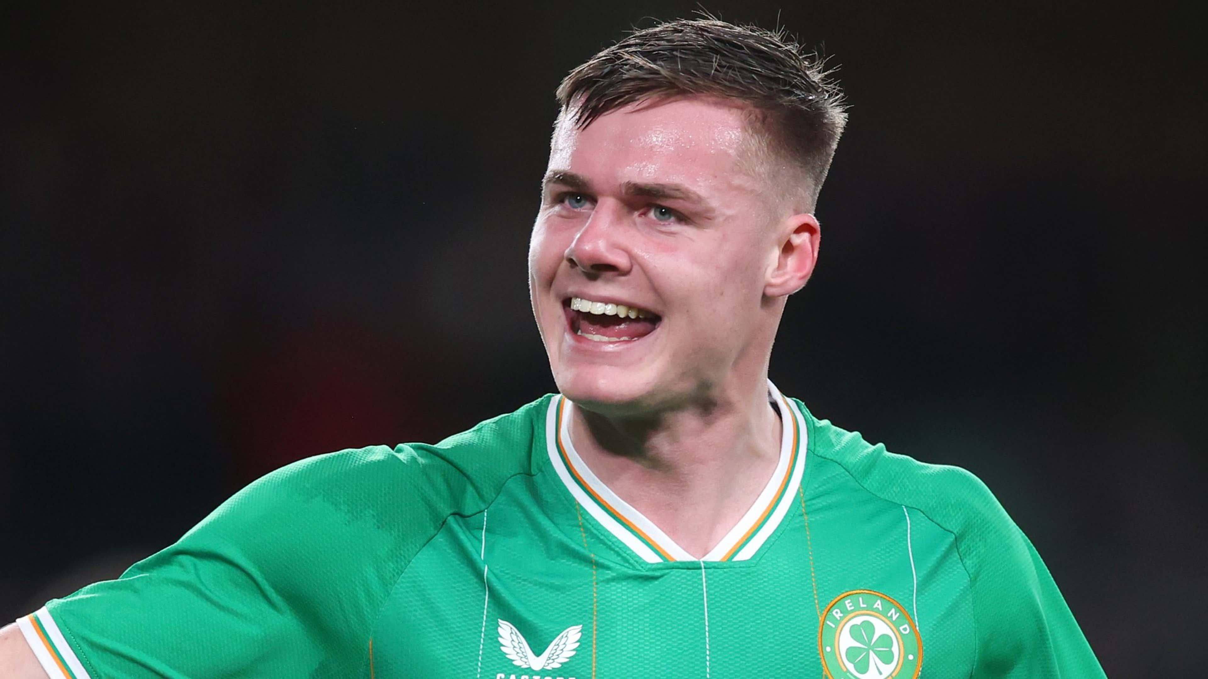 开云体育官网-凯恩新星刷新纪录表现突出，DWG前途光明！观众掌声雷动(听说dwg和geng决赛内战)