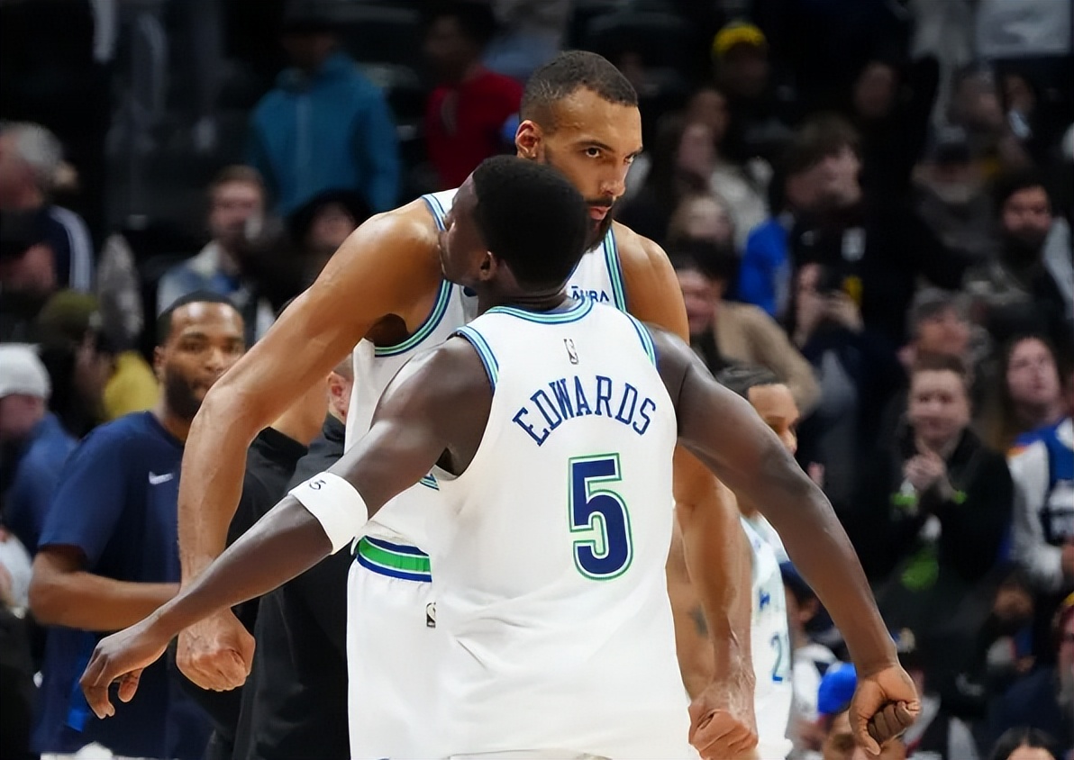 关于太狠了！赛前明尼苏达森林狼调整名单以备国王杯C罗连续十五场比赛得分超过伤愈复出，荷甲冲刺阶段再迎强敌的信息